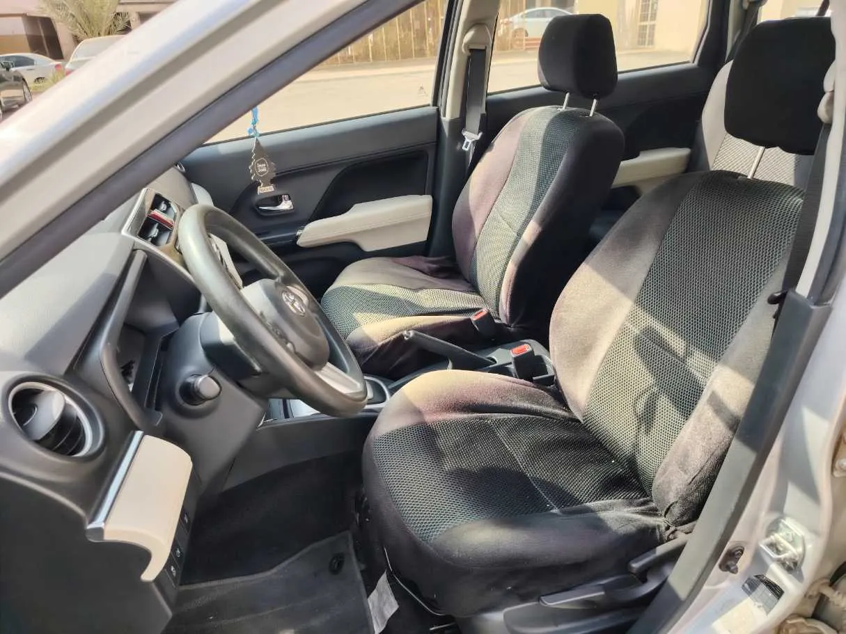 Car image 12