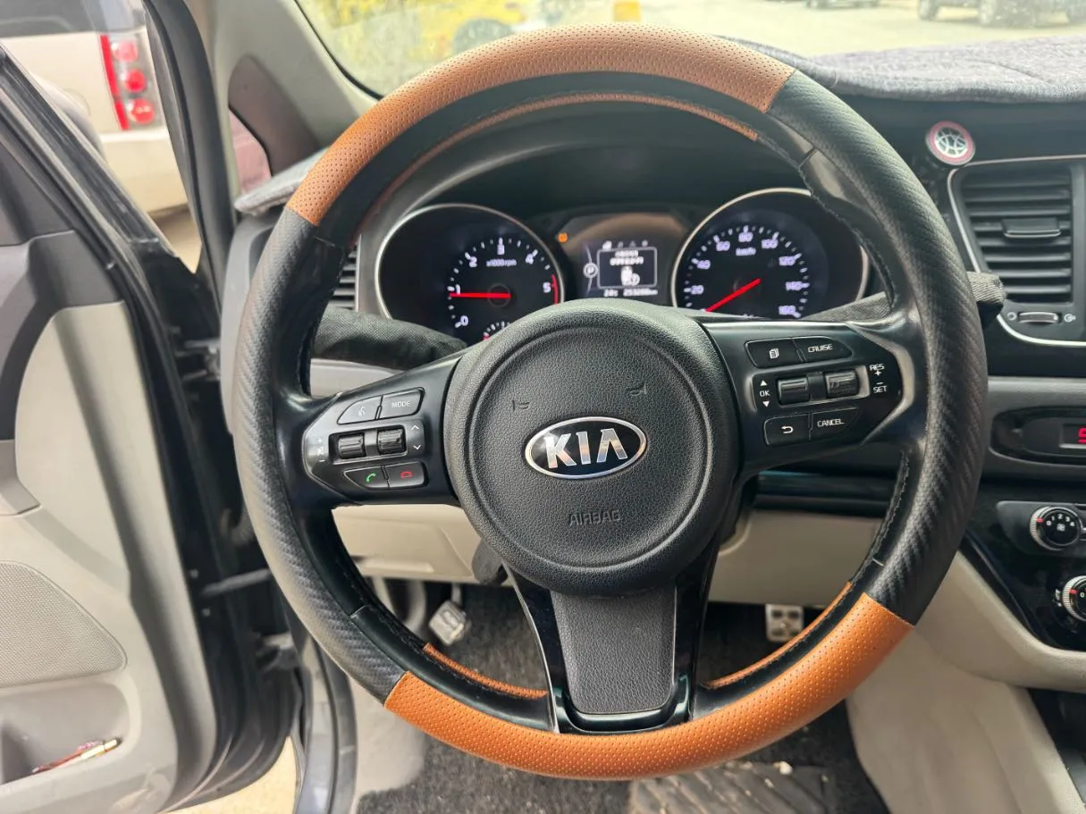 Car image 18