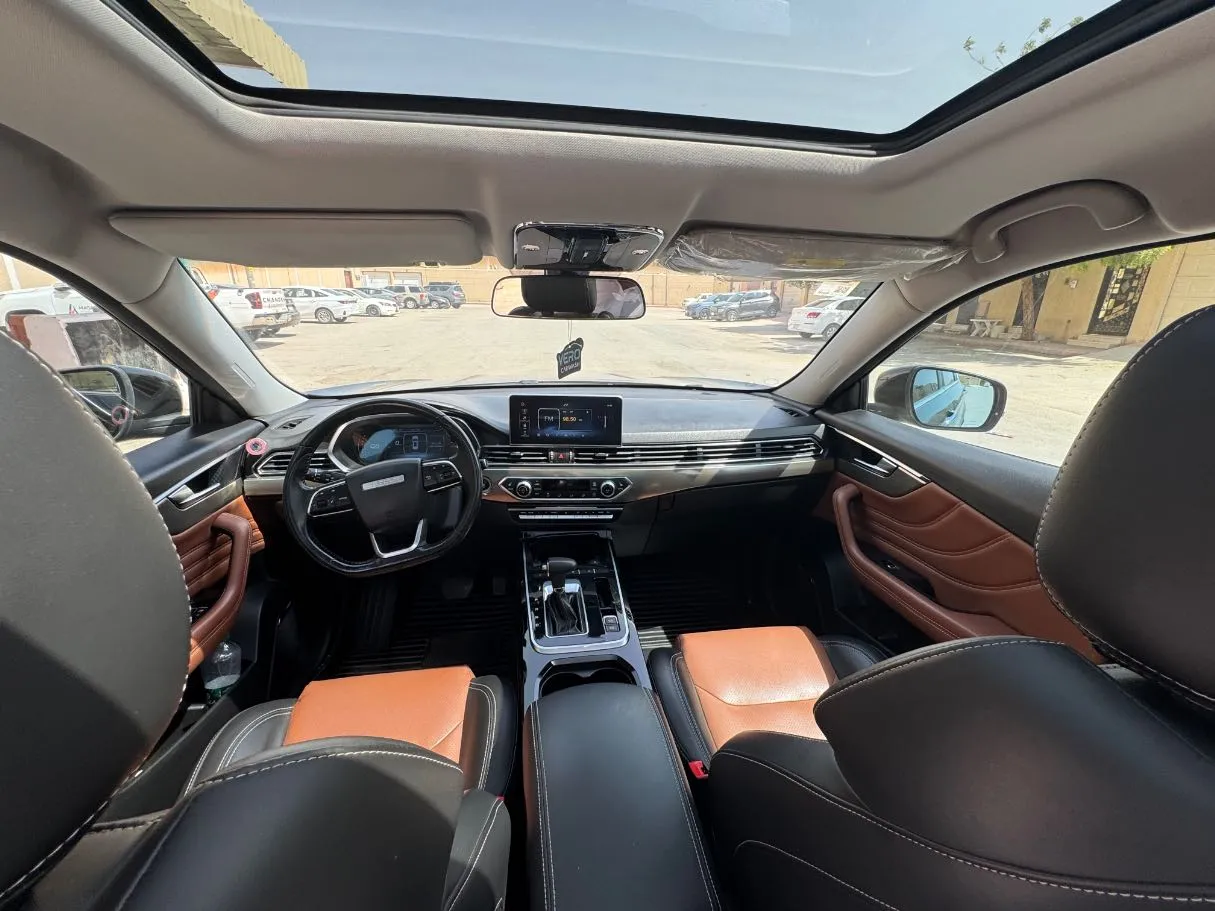 Car image 14