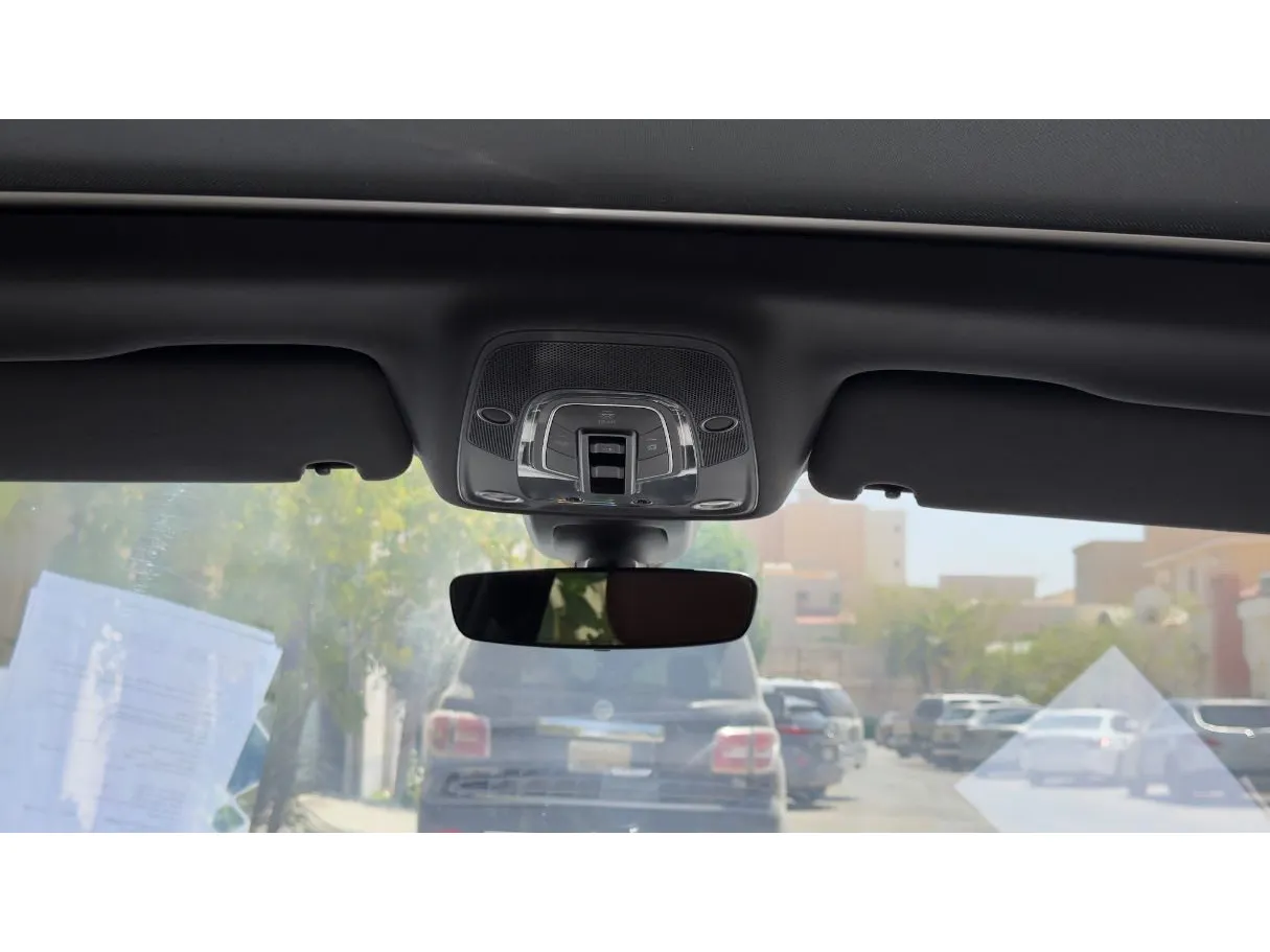 Car image 25