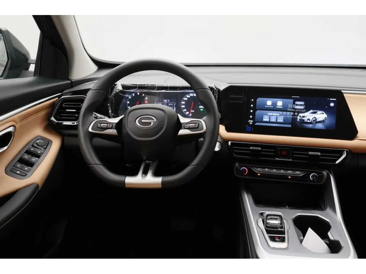 Car image 15