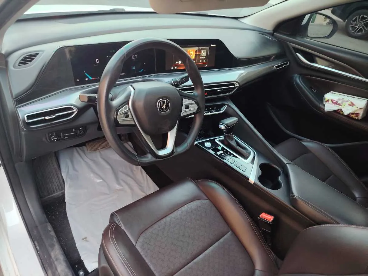 Car image 12