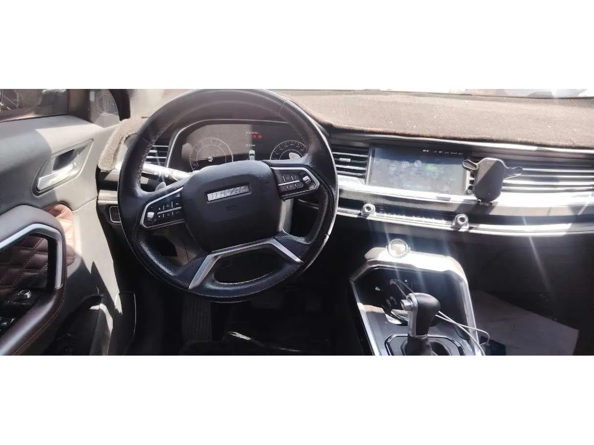 Car image 18