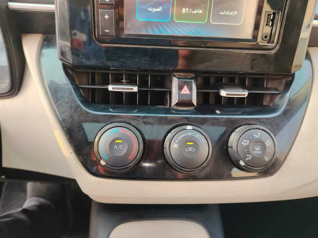 Car image 24