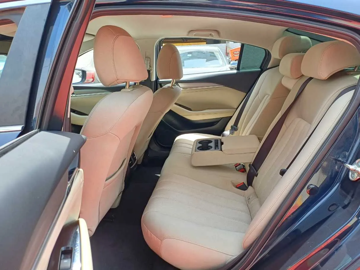 Car image 13