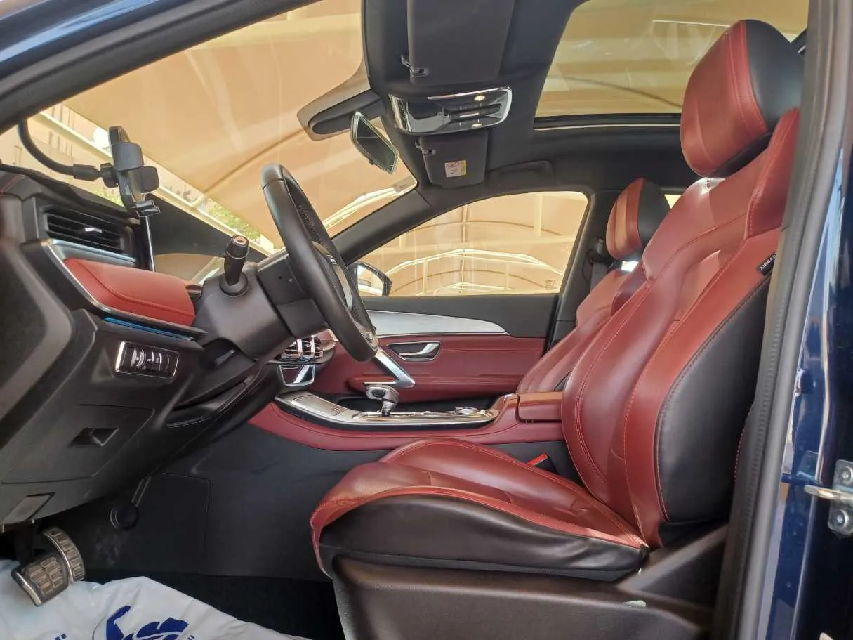Car image 11