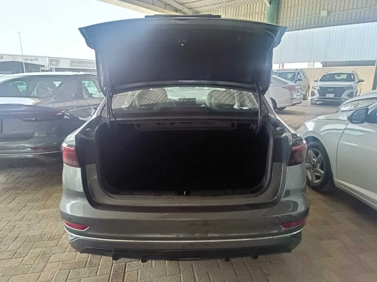 Car image 22