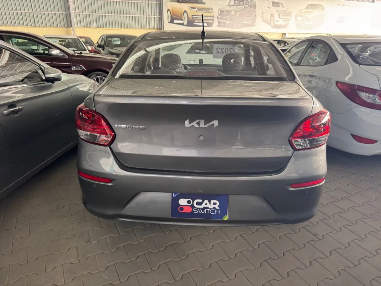 Car image 5