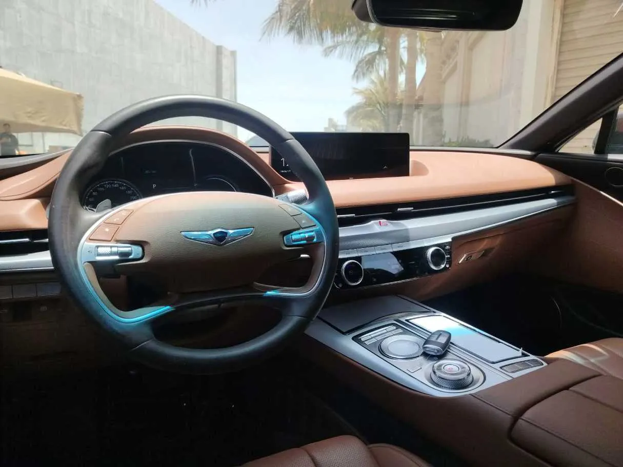 Car image 24