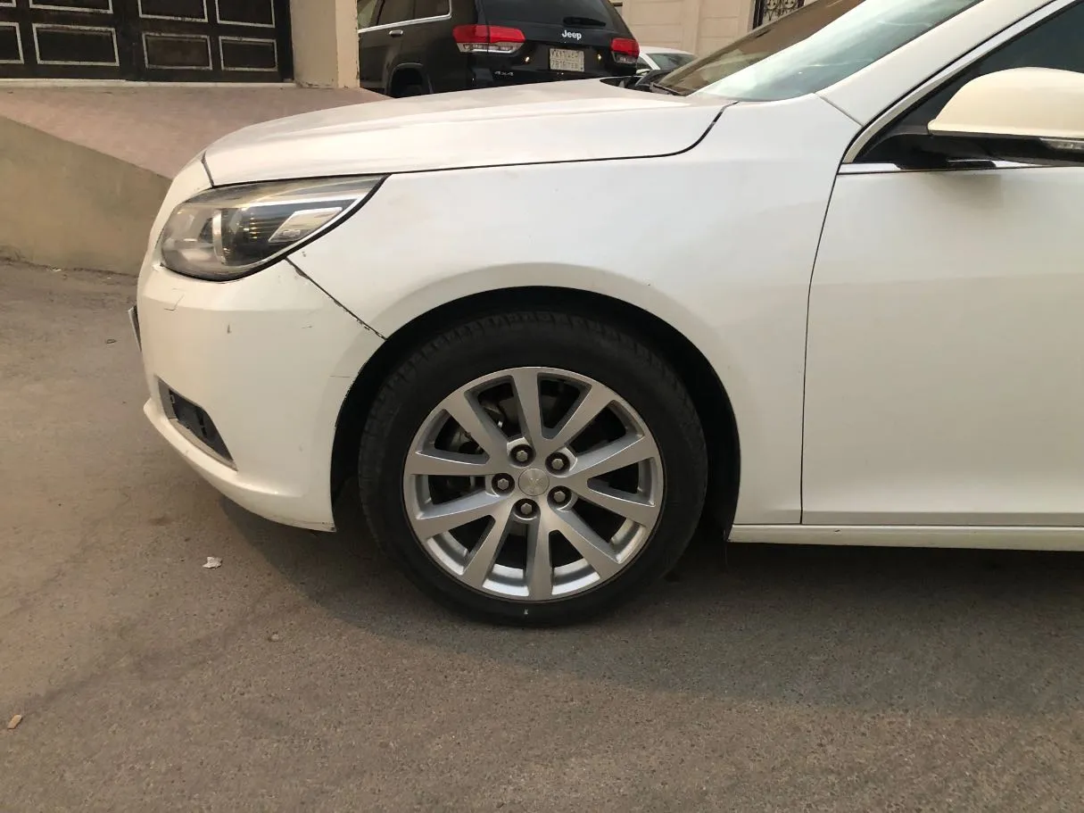 Car image 9