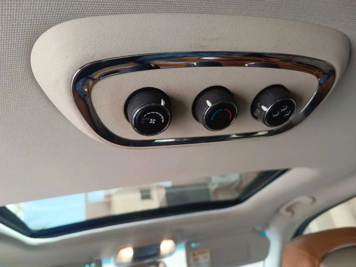 Car image 35