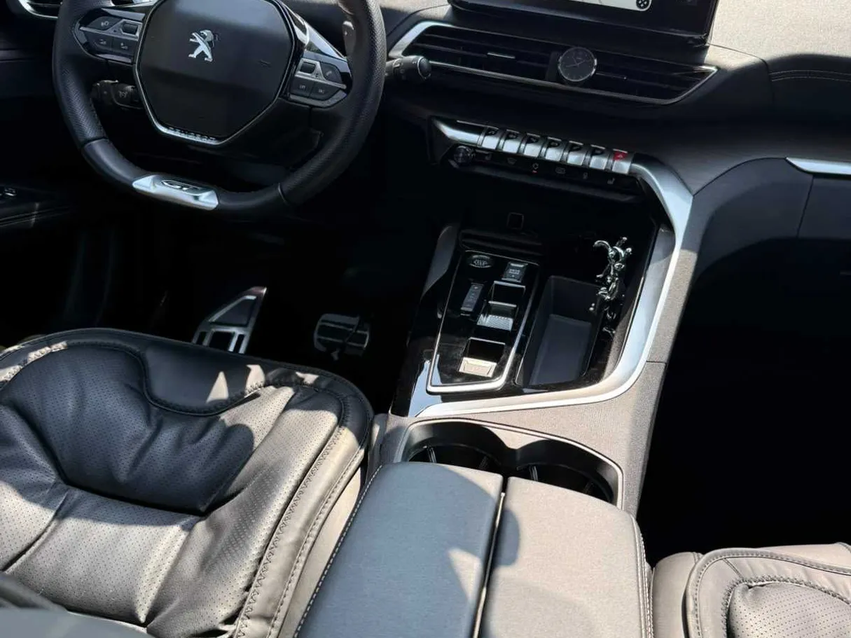 Car image 8