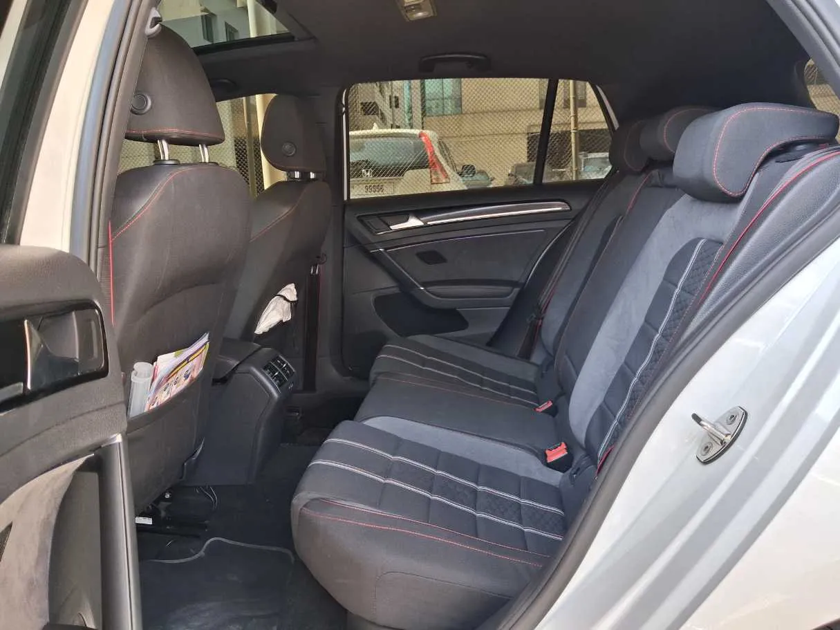 Car image 13