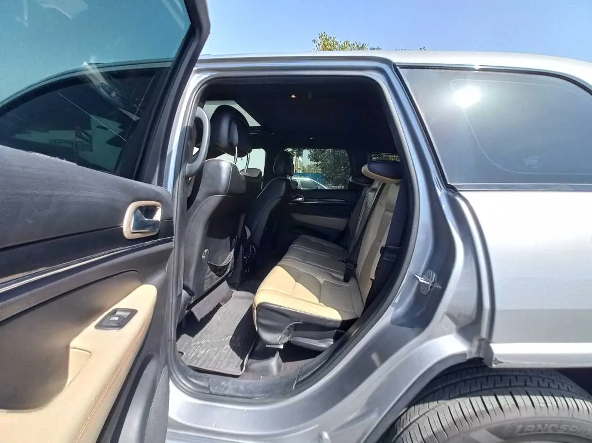Car image 13