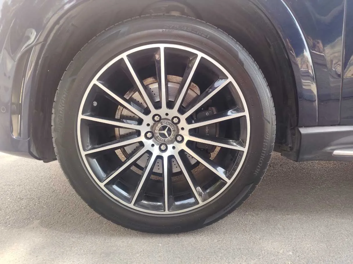 Car image 10