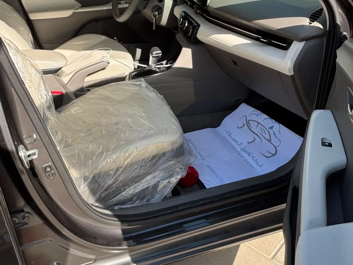 Car image 6