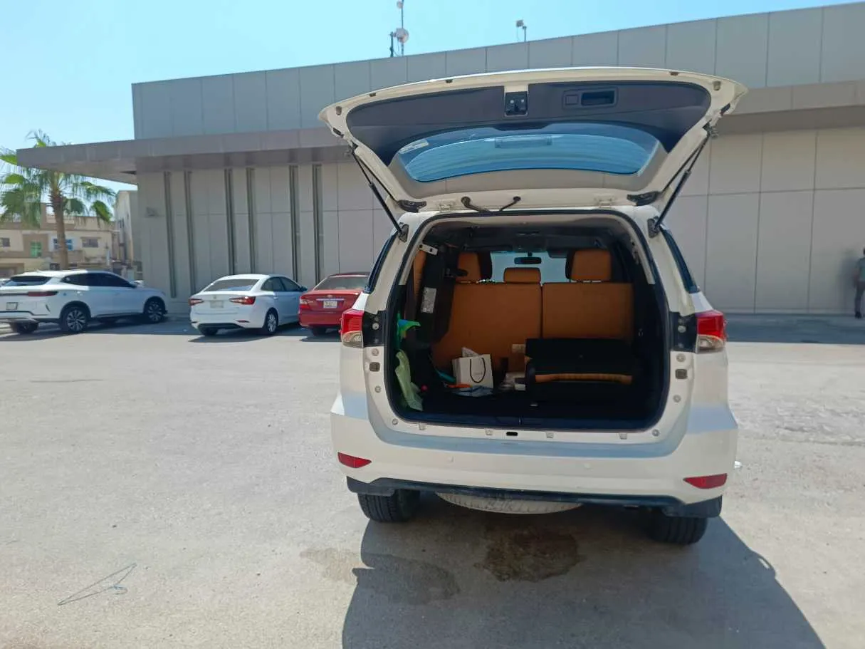 Car image 28