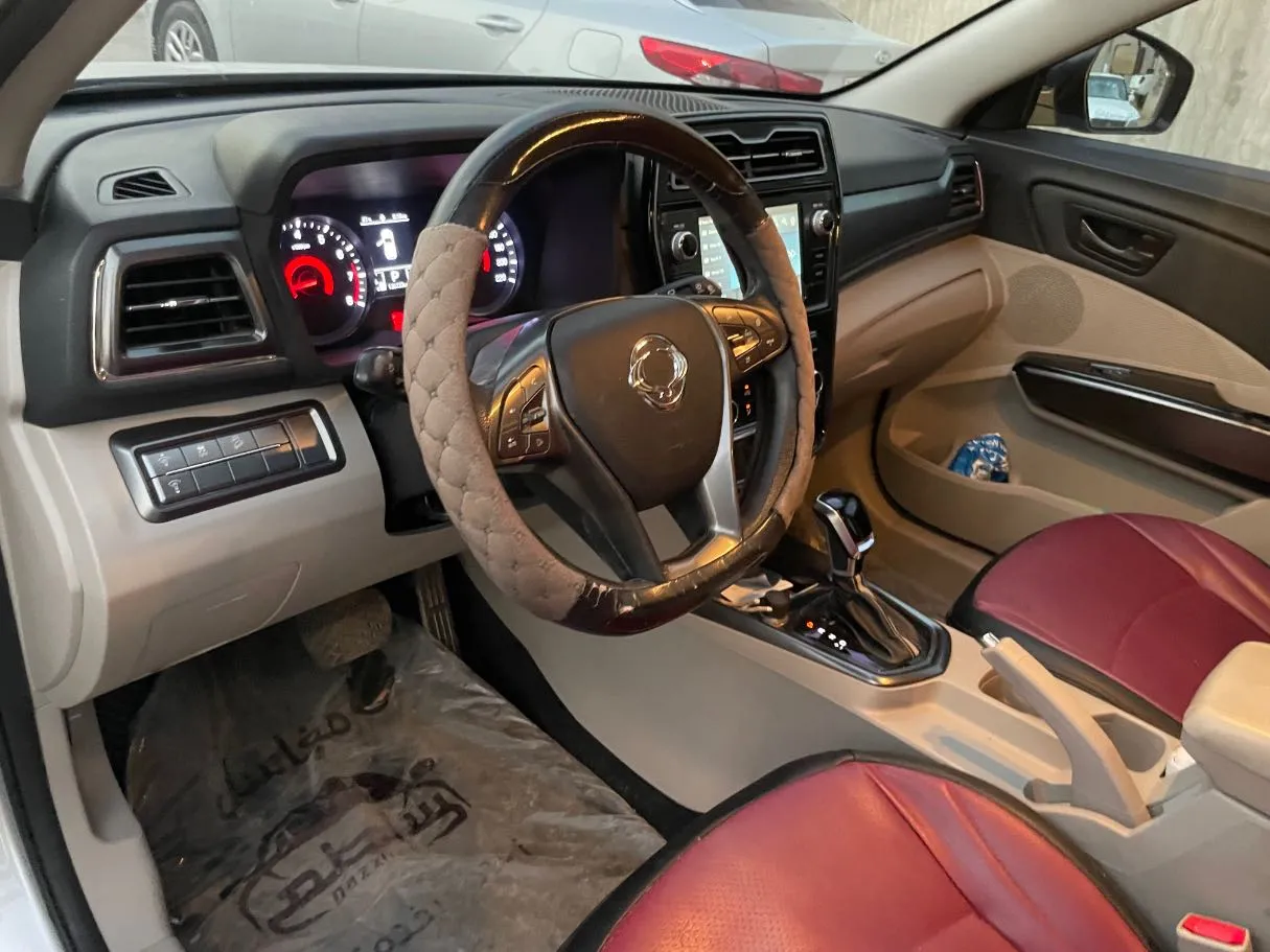 Car image 13