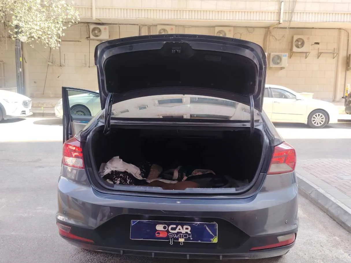 Car image 24