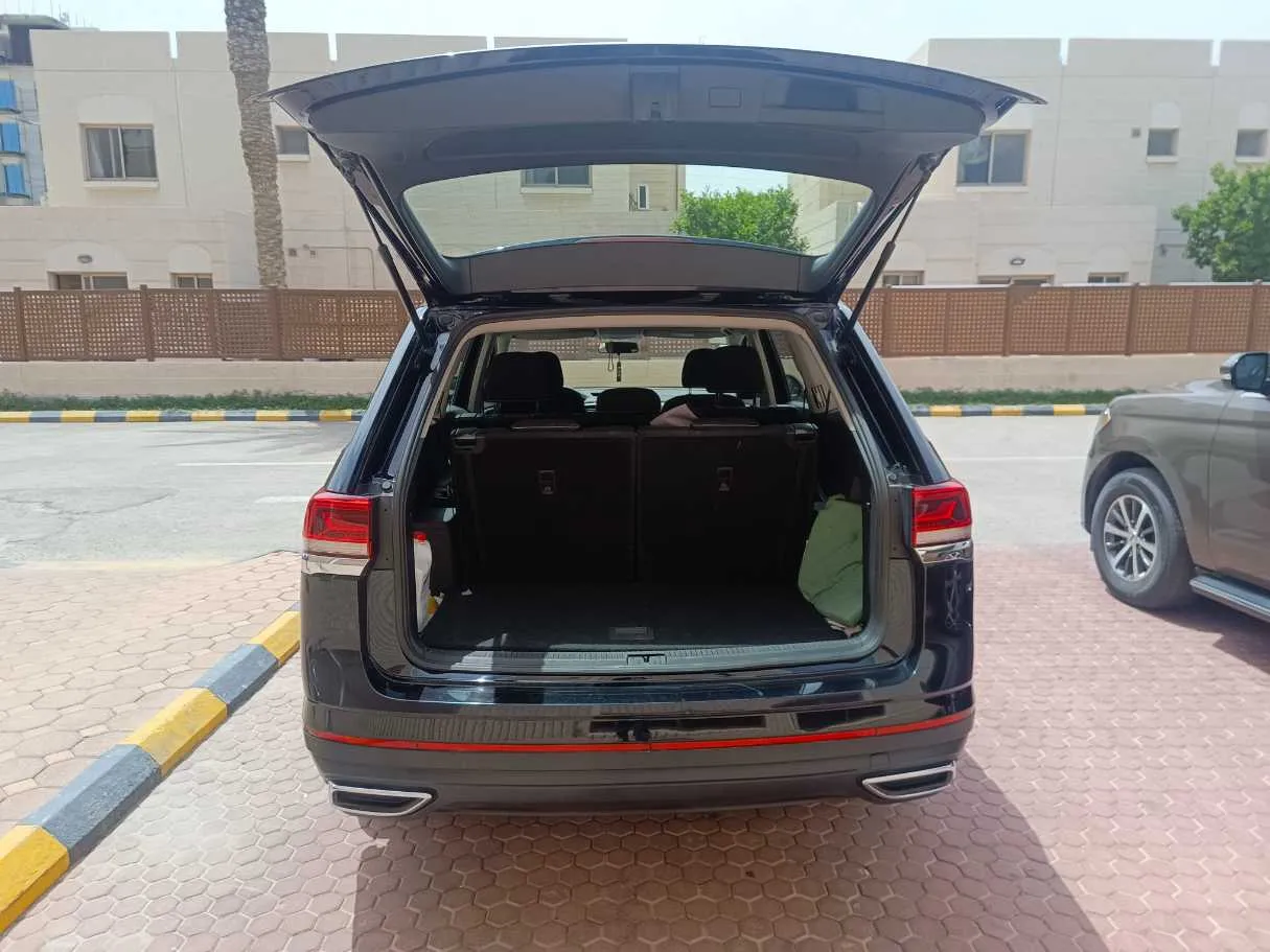 Car image 25