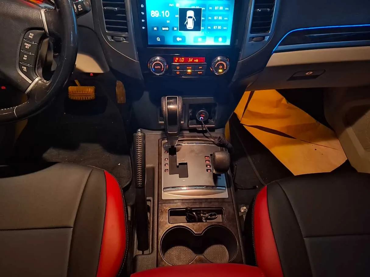 Car image 14