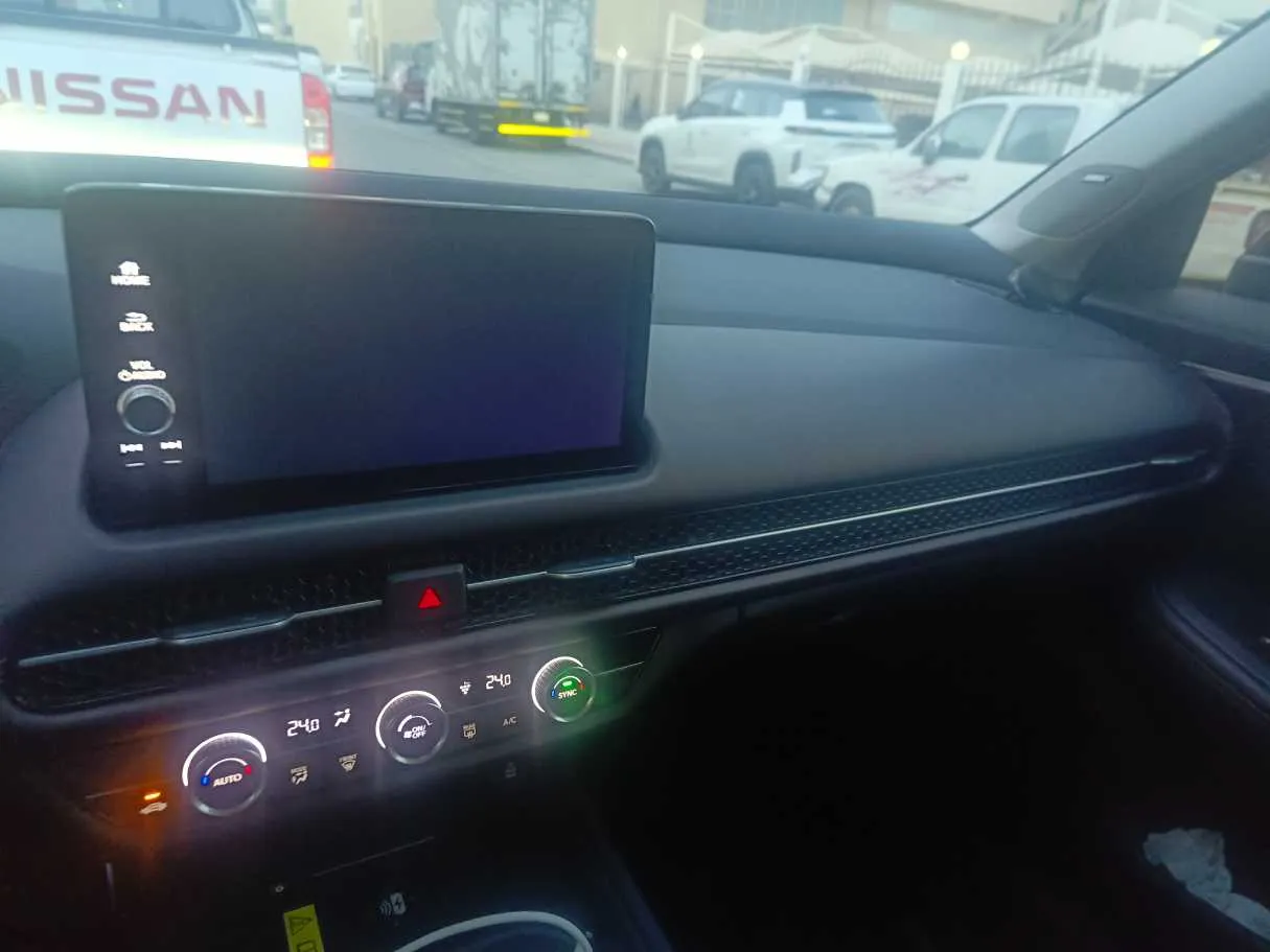 Car image 24