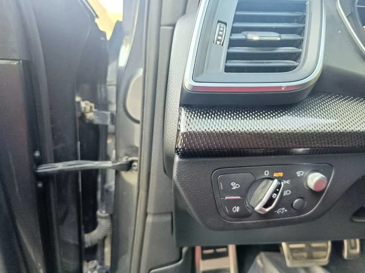 Car image 33