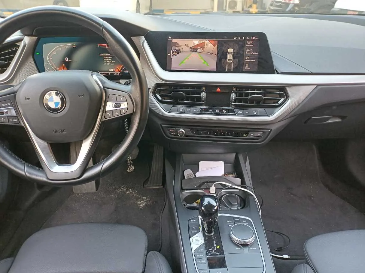 Car image 18