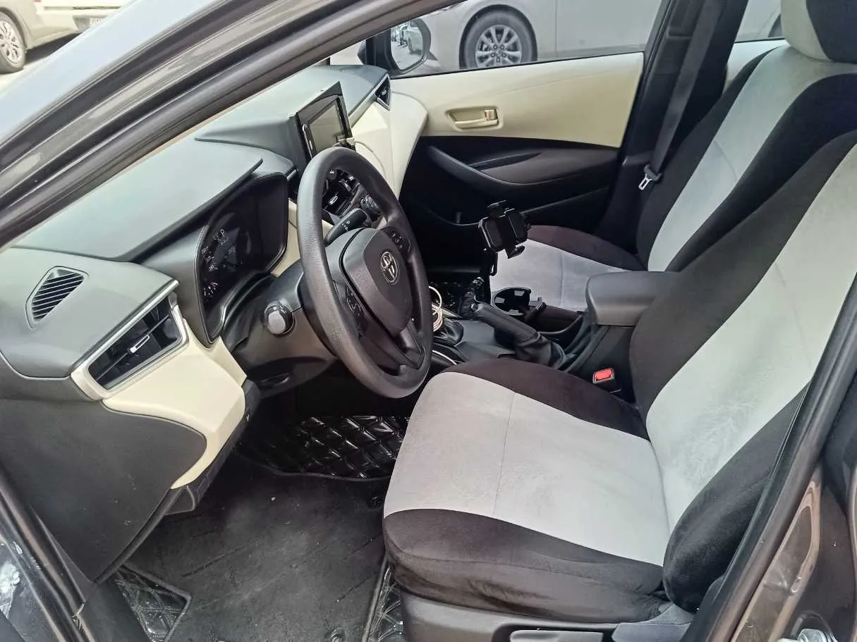 Car image 11