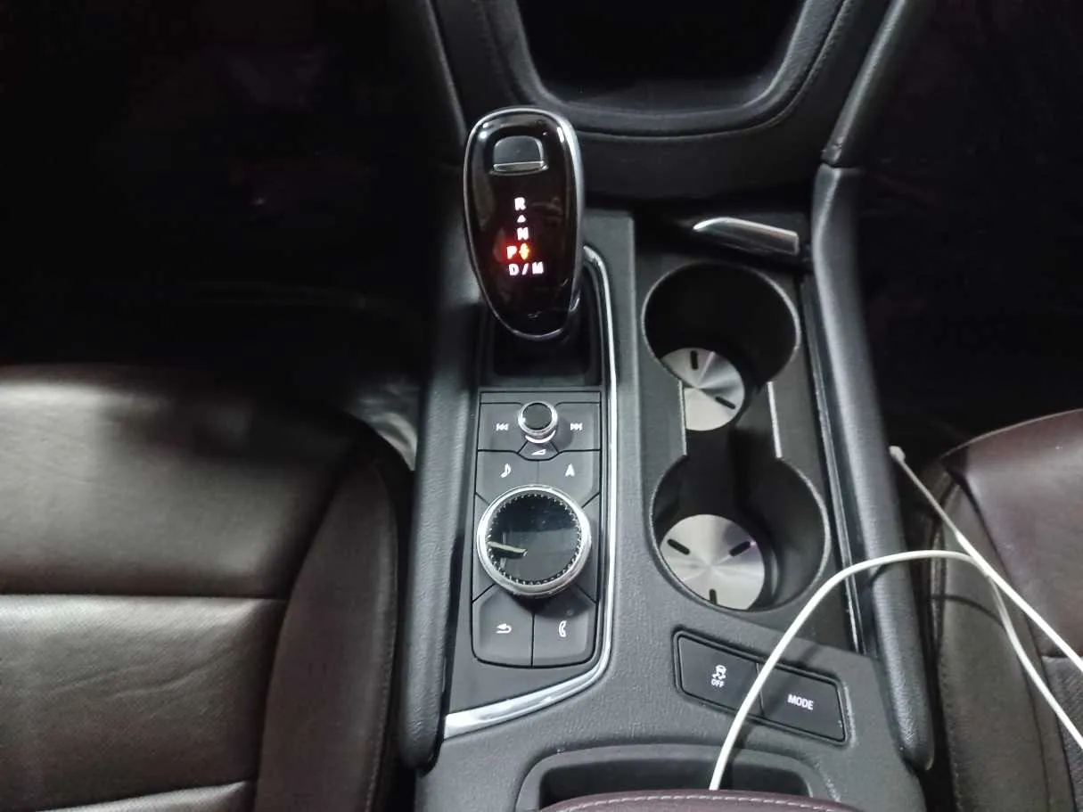 Car image 14