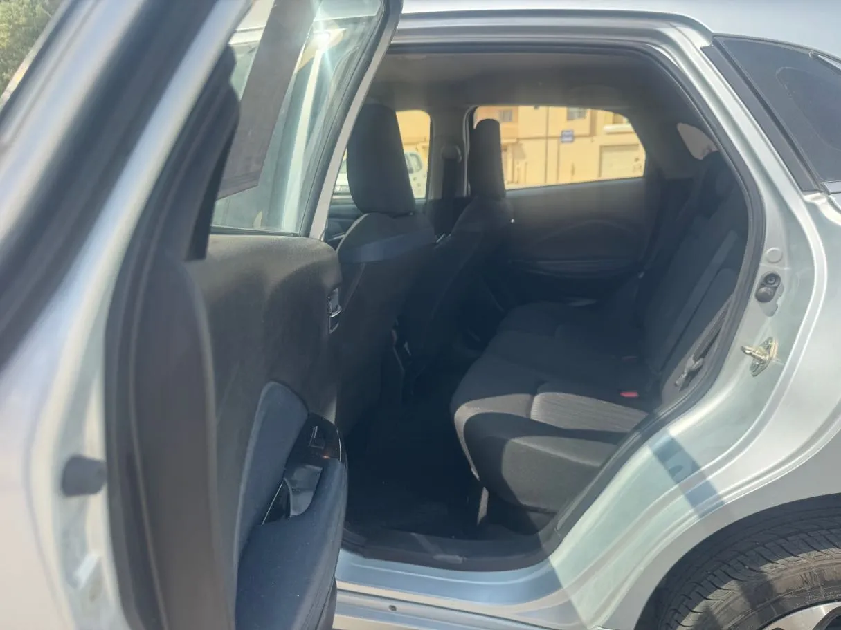 Car image 13