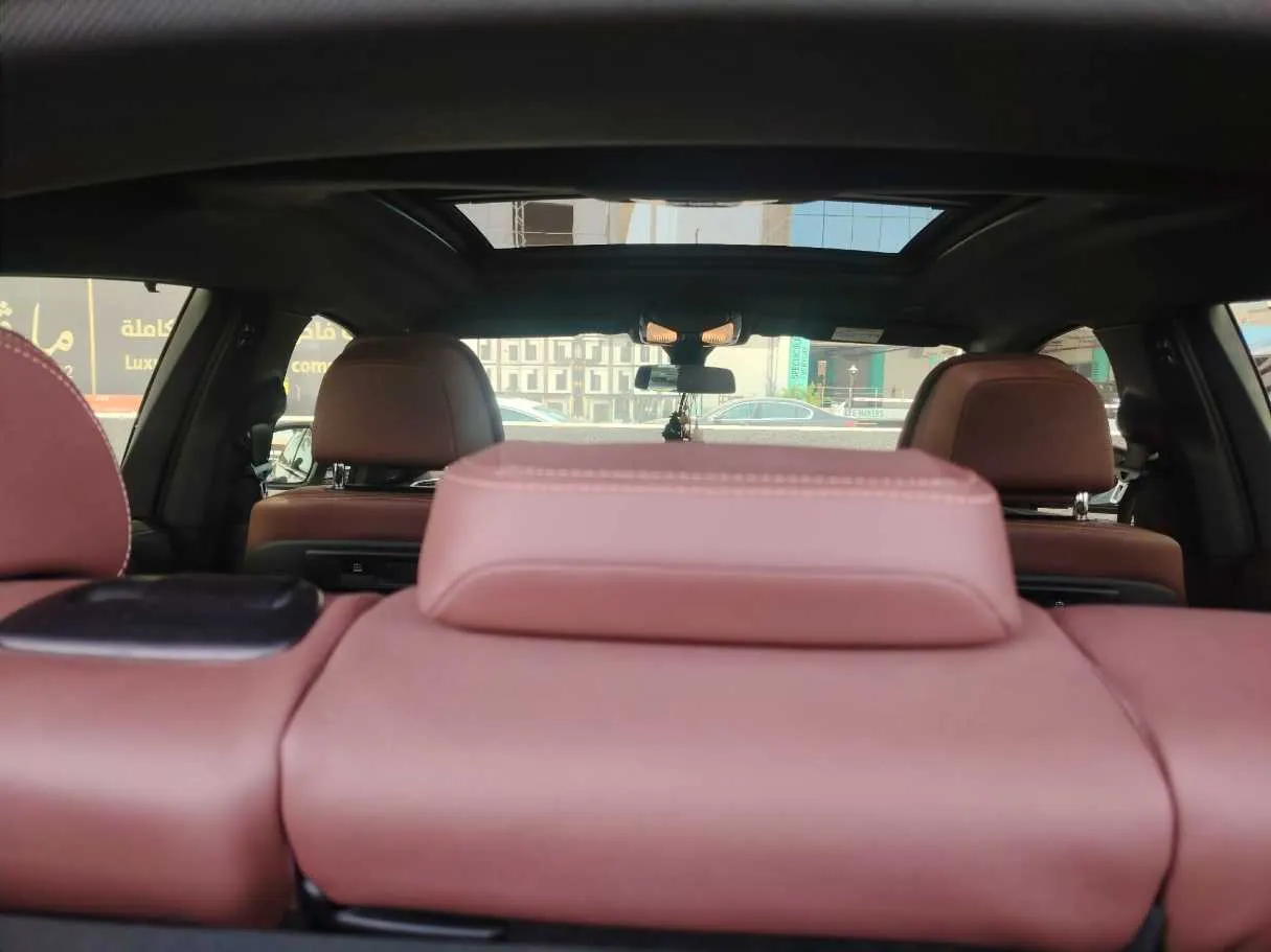 Car image 34