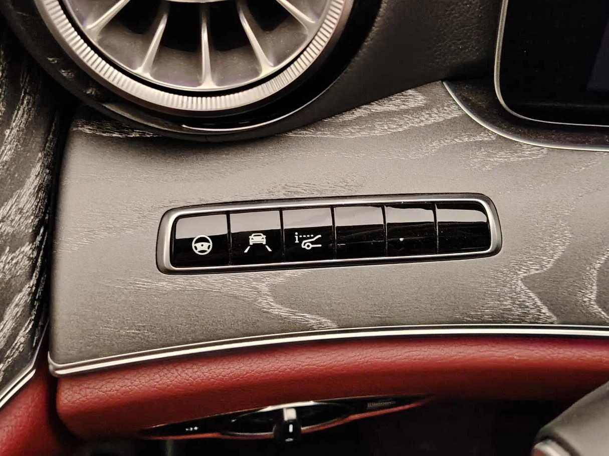Car image 28
