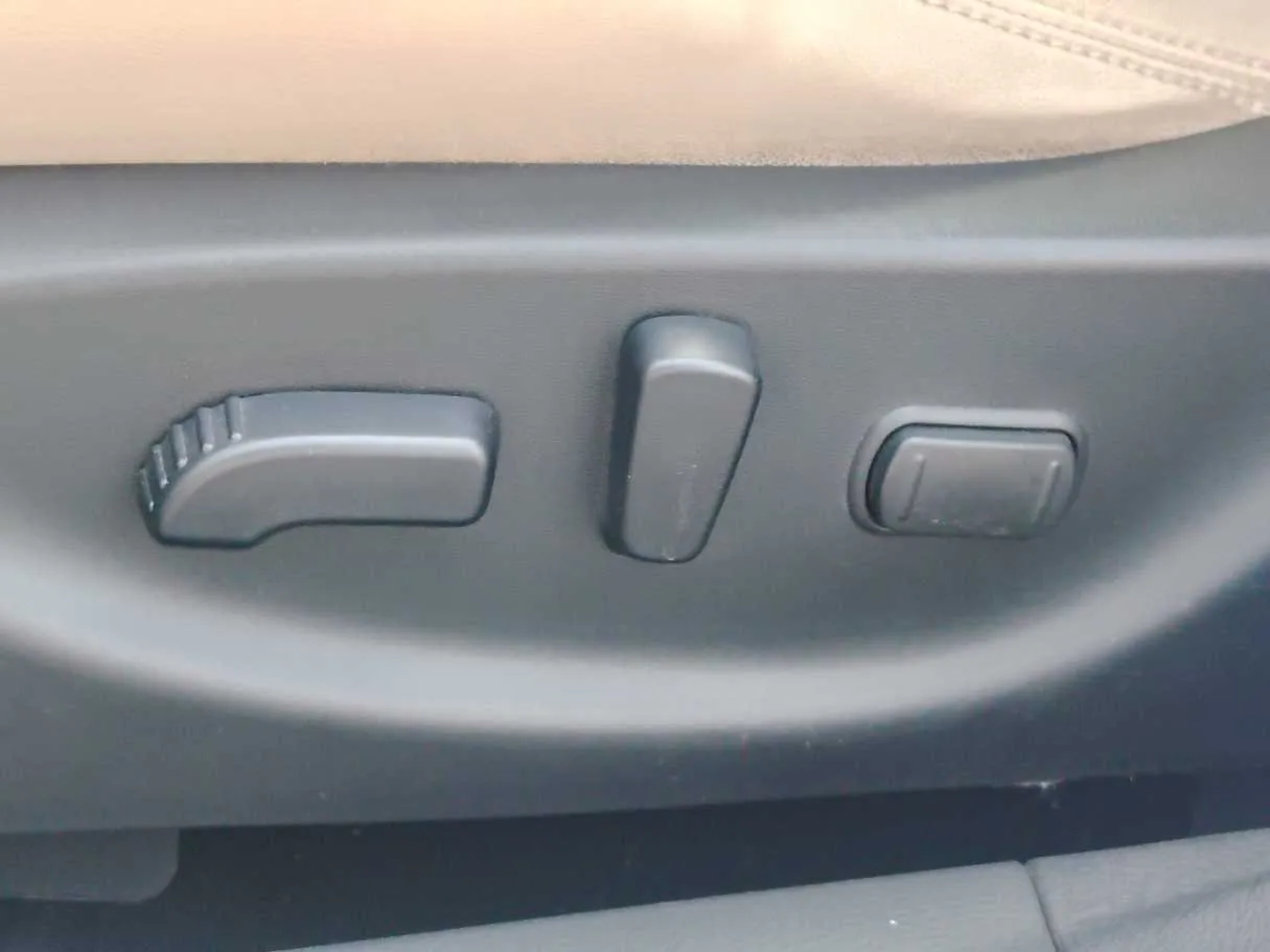 Car image 34