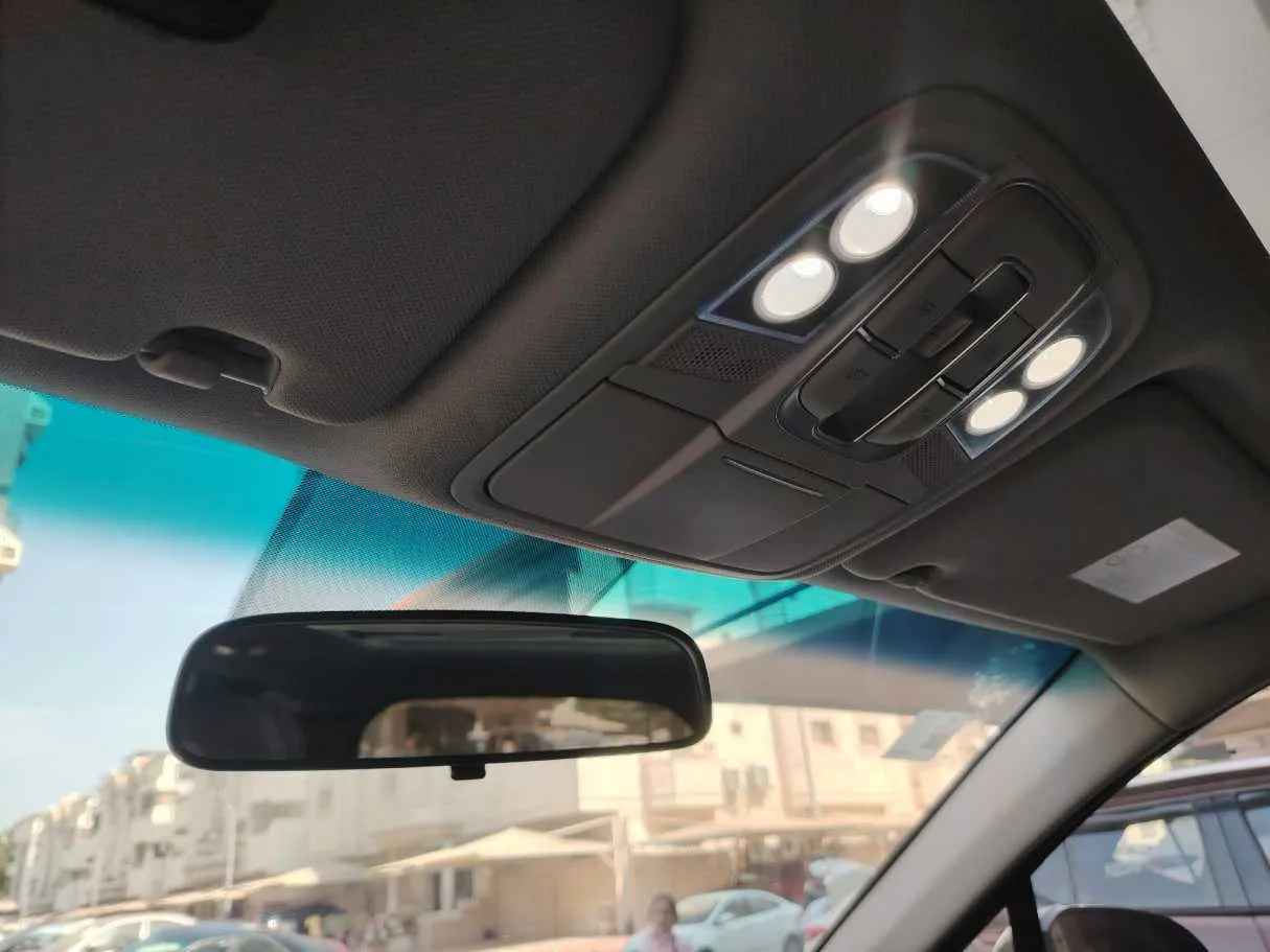 Car image 37