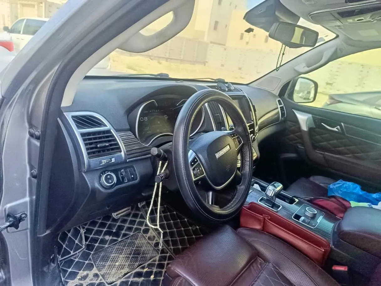 Car image 15