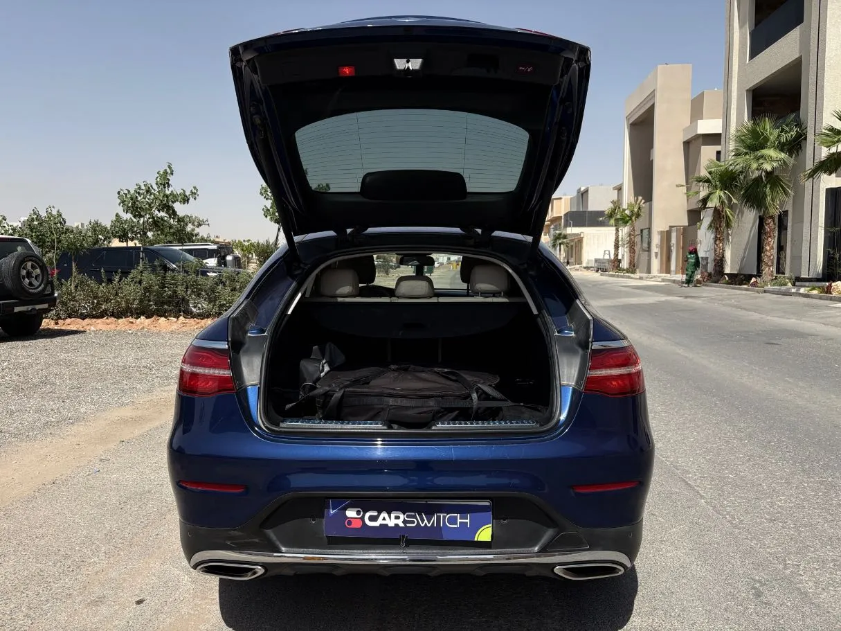 Car image 26