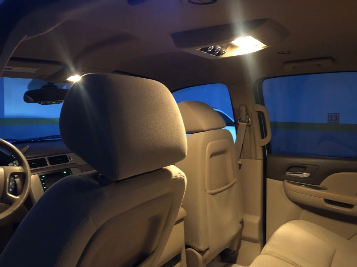 Car image 14