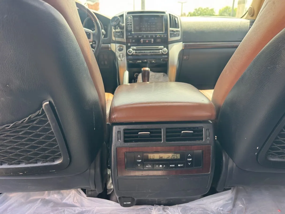 Car image 20