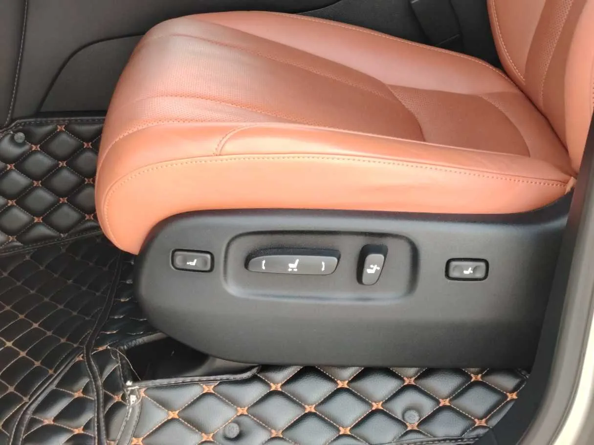 Car image 33