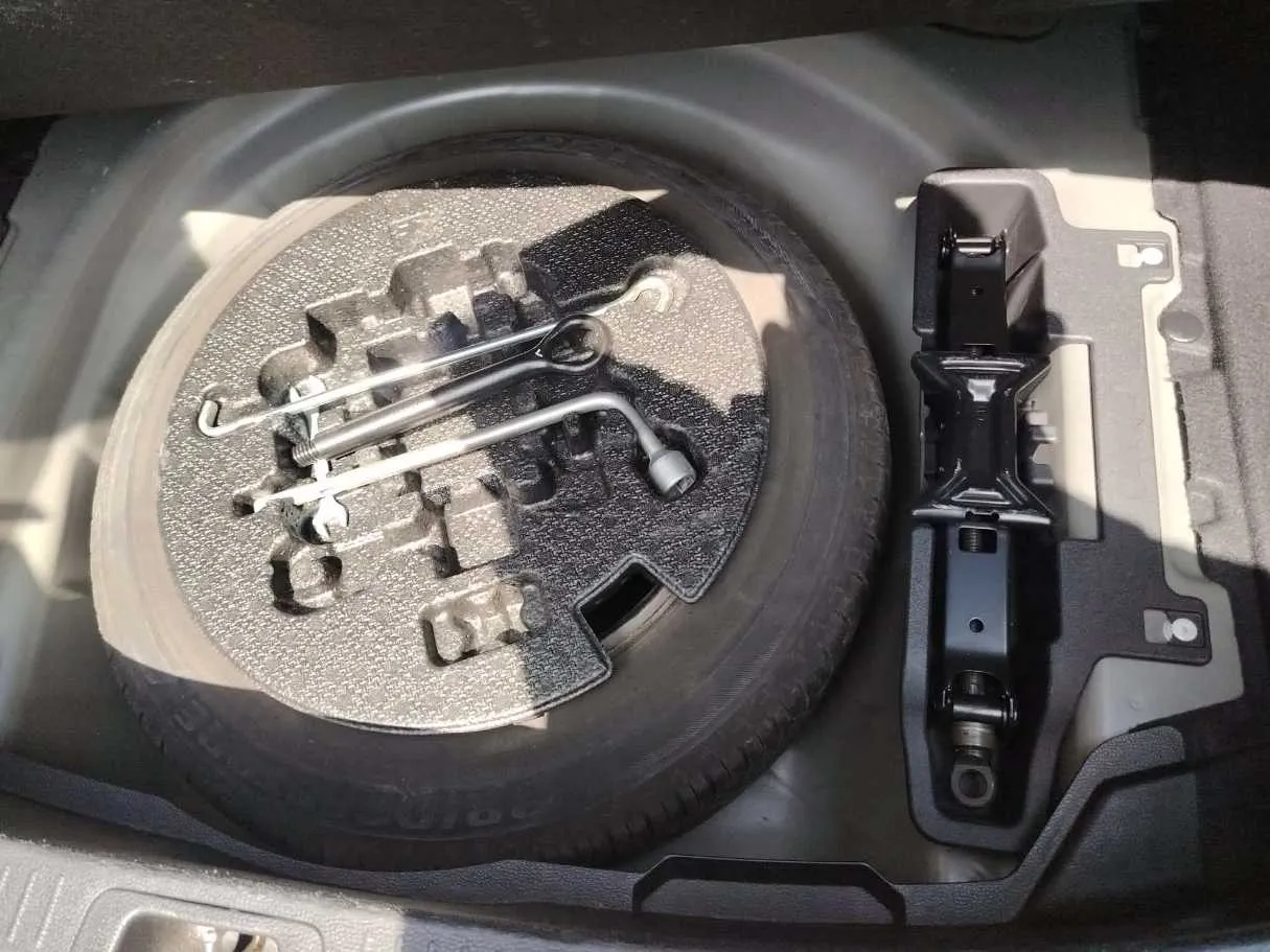 Car image 38