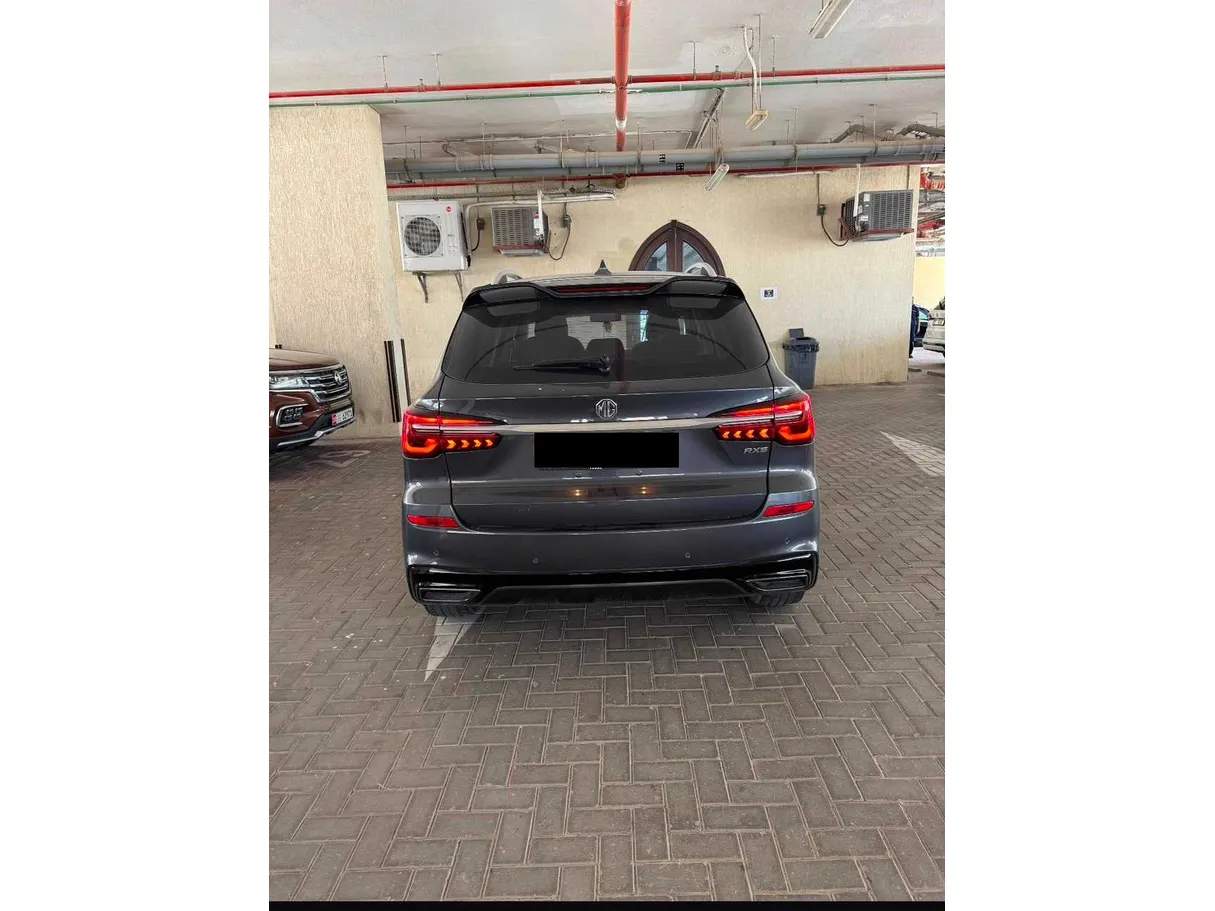 Car image 4
