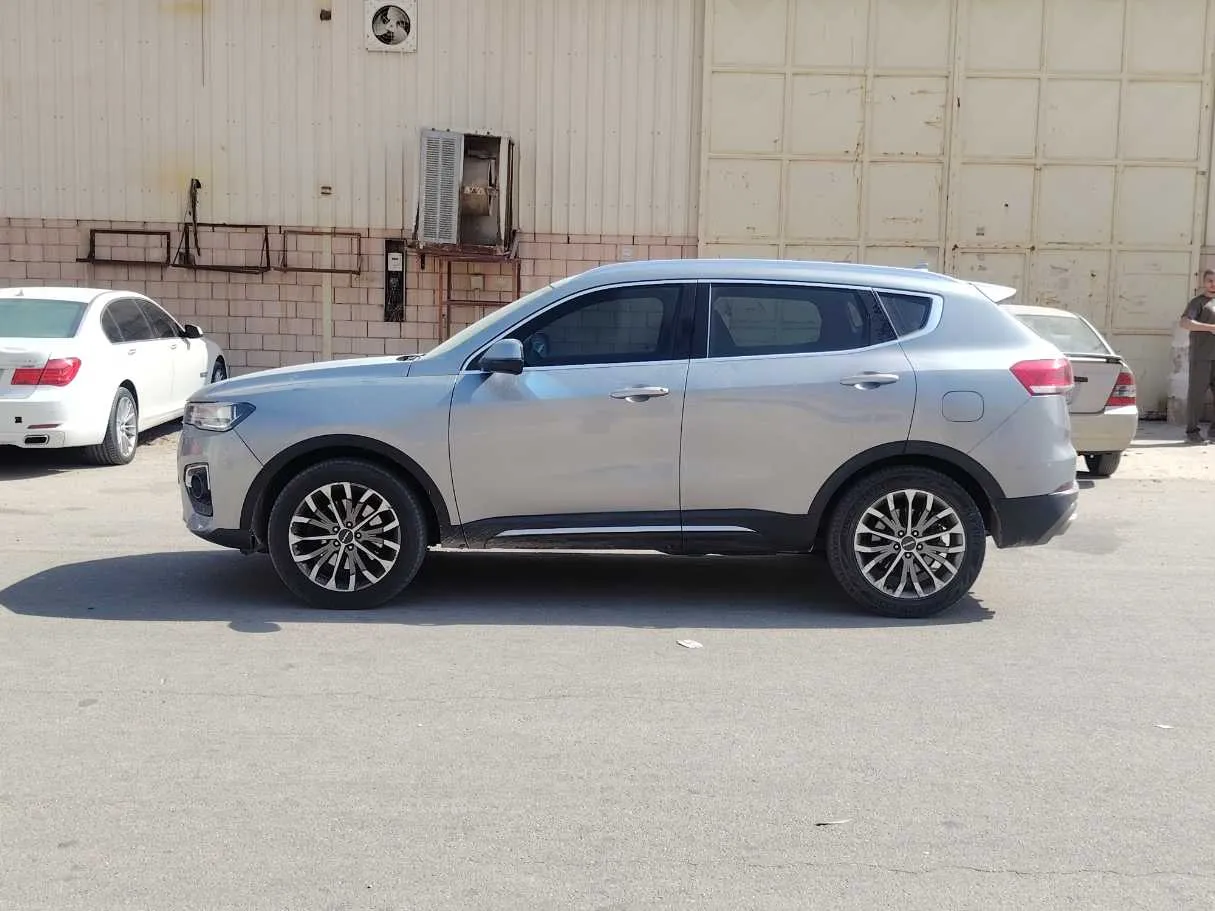 Car image 8