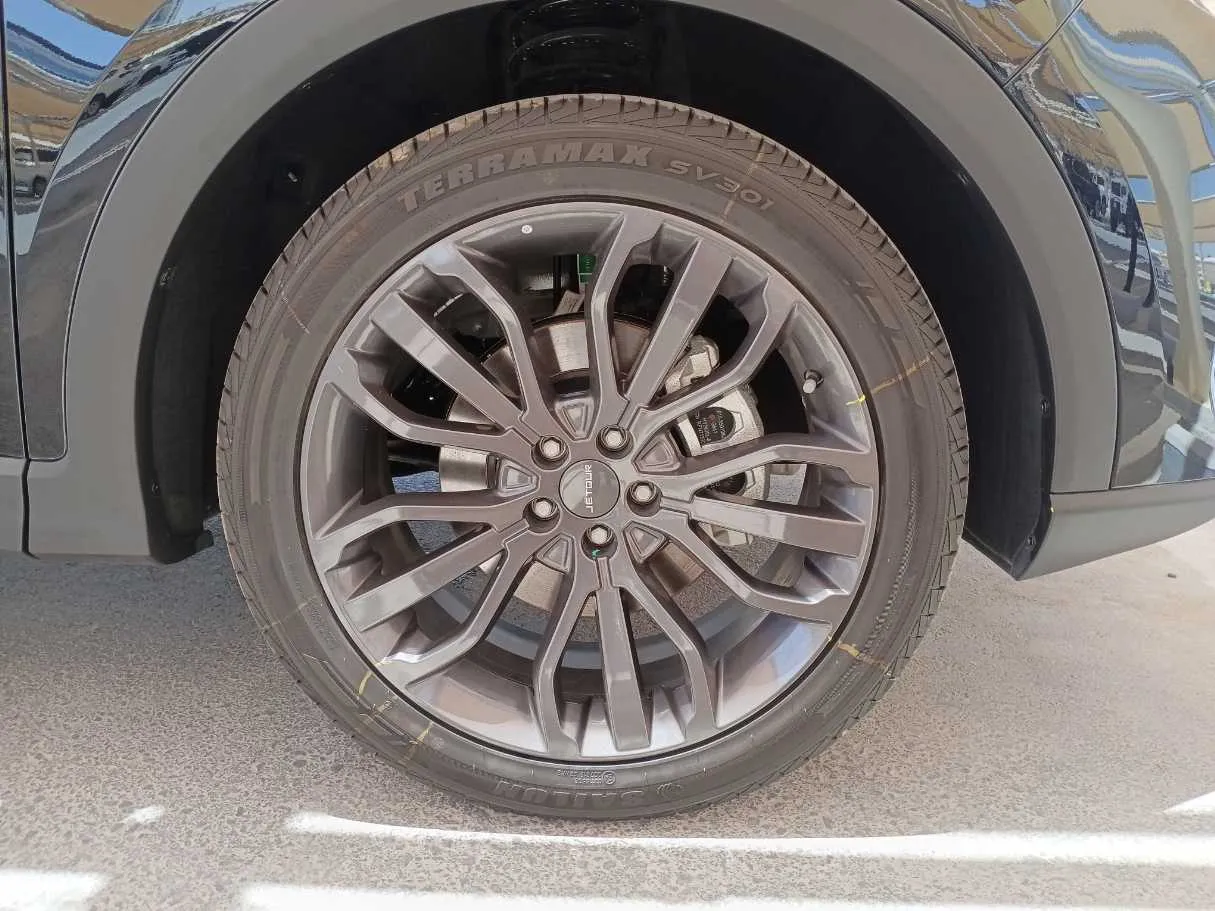 Car image 9