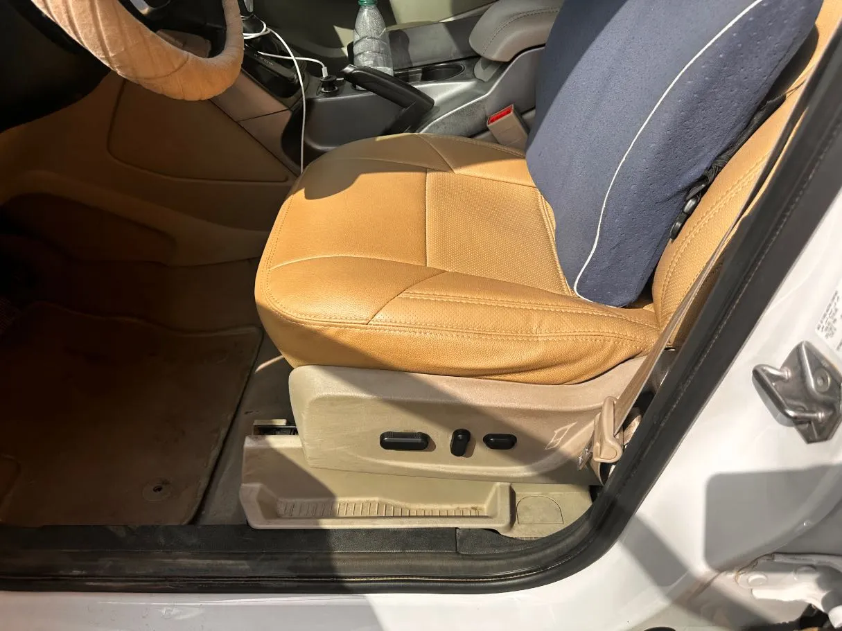 Car image 25