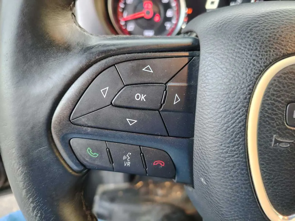 Car image 32
