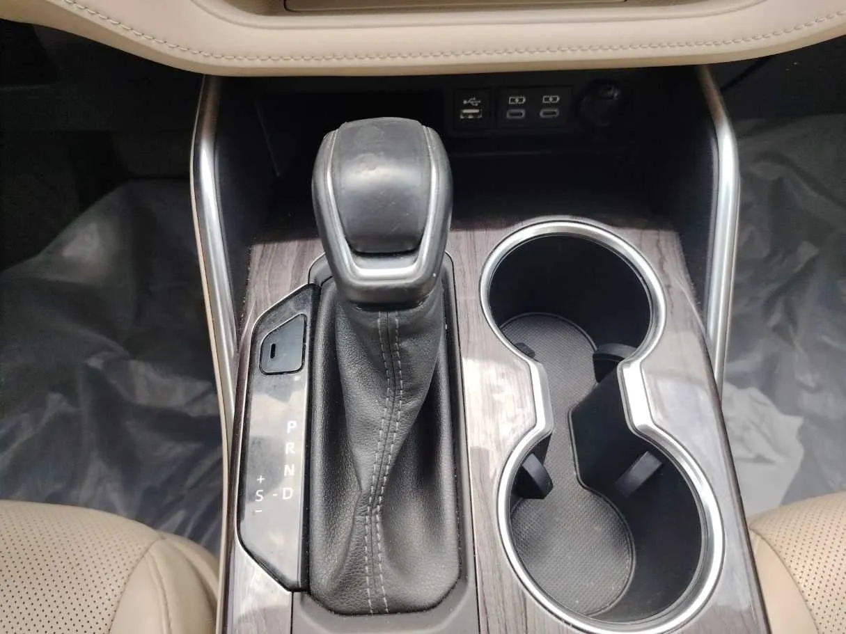 Car image 28