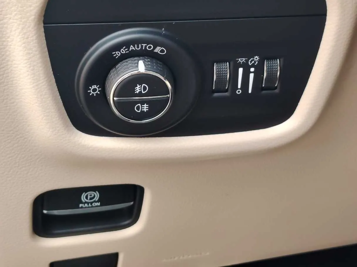 Car image 29