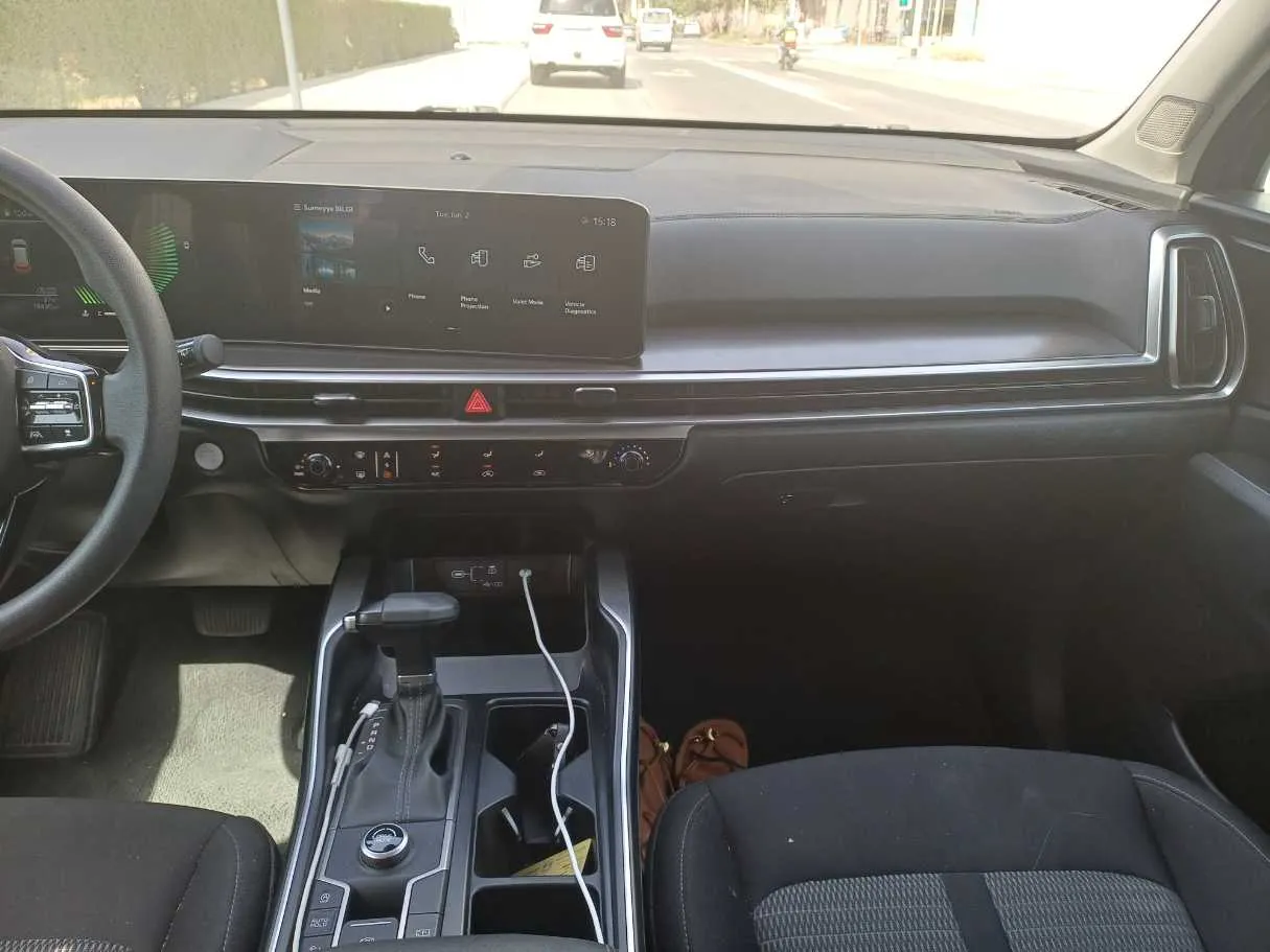 Car image 15
