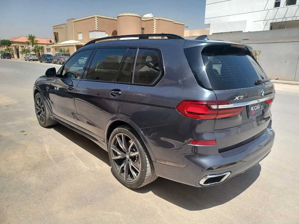 Car image 8